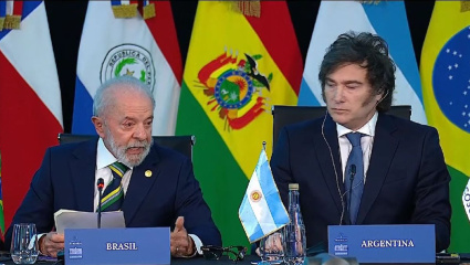 Milei se bajó de la cumbre del Mercosur, le esquivó el cara a cara con Lula y recibió a Flavio Bolsonaro en Olivos