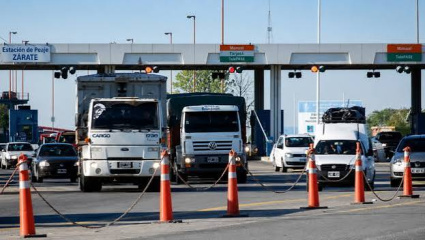 Tarifazo en la red vial: Caputo autorizó subas del 100% en las rutas concesionadas hace apenas tres meses