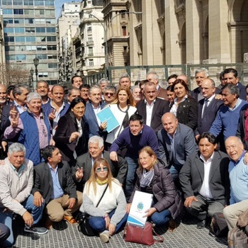 Intendentes todo el país le reclamaron a Macri la restitución del Fondo Sojero
