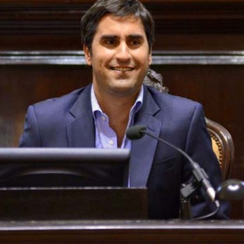Manuel Mosca denunció haber sido extorsionado por un caso de presunto acoso sexual y pidió licencia como legislador