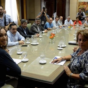 María Eugenia Vidal les adelanta una suba salarial a los docentes por la inflación