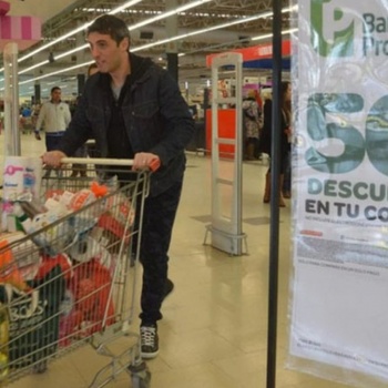 Comenzó un nuevo supermiércoles de descuentos del Banco Provincia en supermercados