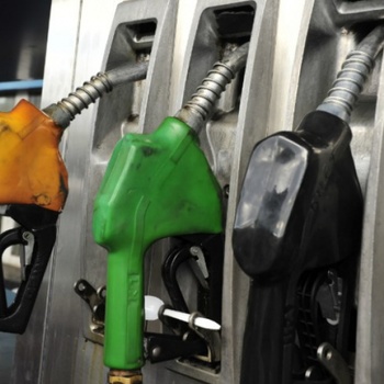 Al borde del fin del congelamiento de combustibles, advierten sobre un nuevo aumento del 5%