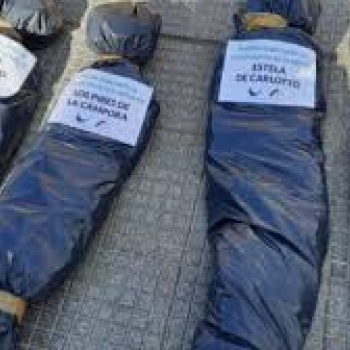 Enviaron a Comodoro Py la denuncia por las bolsas mortuorias en Plaza de Mayo