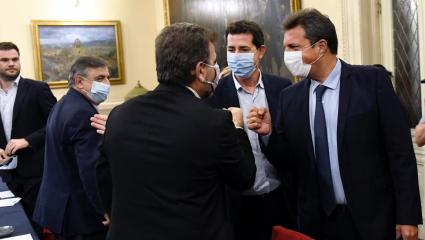 El guiño del Gobierno para acercar a la oposición, tras los cruces por las nuevas restricciones