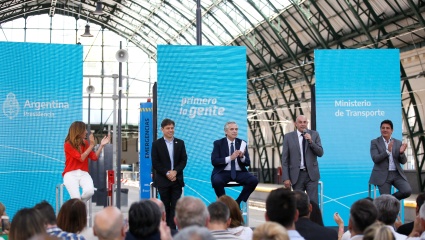 Alberto y Kicillof inauguraron el renovado techo de la estación de tren de La Plata