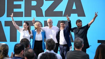 Kicillof y el peronismo bonaerense cerraron la campaña con duras críticas a Milei