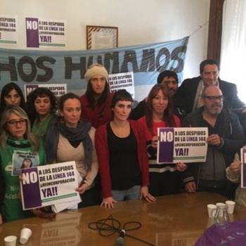Las trabajadoras de la Línea 144 convocaron a una protesta contra los despidos