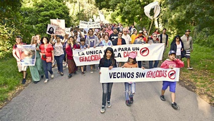 Marcha en La Plata contra la domiciliaria de Etcholatz