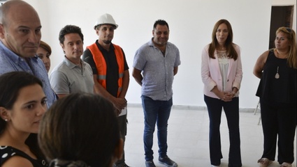 Tras convocar a la paritaria, Vidal visitó dos escuelas de Quilmes