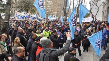 Sin acuerdo paritario, los municipales de Mar del Plata realizaron una movilización masiva