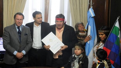 La Plata: El gobierno bonaerense entregó el título de propiedad a una comunidad Qom