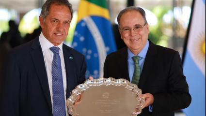 Antes de asumir en Desarrollo Productivo, Scioli anunció inversiones desde Brasil