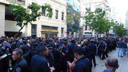 Policías federales protestaron frente a la sede del gobierno porteño contra el traspaso a la Ciudad