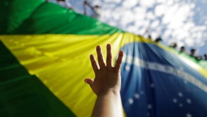 Movimientos sociales y gremios marchan en apoyo a Rousseff