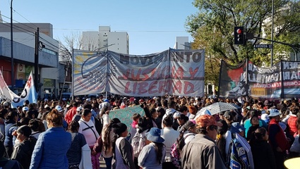 Organizaciones sociales movilizan en La Plata y hay seis cortes en toda la ciudad