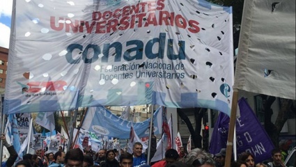 Docentes universitarios paran contra el ajuste en educación y marchan a Plaza de Mayo
