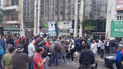 Disconformes por la oferta salarial de Vidal, trabajadores del Astillero movilizan al Ministerio de Trabajo