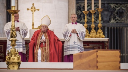 La emoción de Francisco en el funeral de Benedicto XVI: “Tuvo sabiduría, delicadeza y entrega”