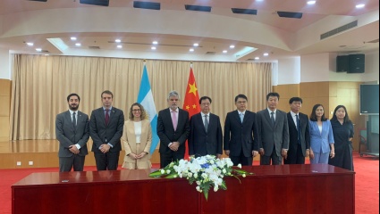 Acuerdo entre Argentina y China en cooperación científica para recursos naturales y transición energética