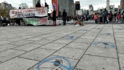 La mesa de derechos humanos de La Plata convoca a repintar los pañuelos blancos de Abuelas y Madres de Plaza de Mayo