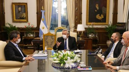 Tras el rechazo al presupuesto, el presidente recibe a Massa y Guzmán en Olivos