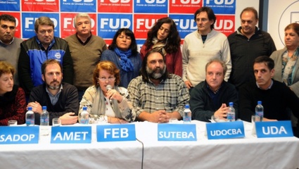 Gremios docentes se movilizaron al Ministerio de Trabajo para exigirle a Vidal  la reapertura de las paritarias