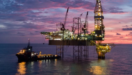 Negocios, ahorros y trabajo con la producción de petróleo y gas offshore del país