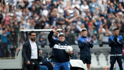 Maradona unió a todo el arco político platense y a los hinchas de la ciudad