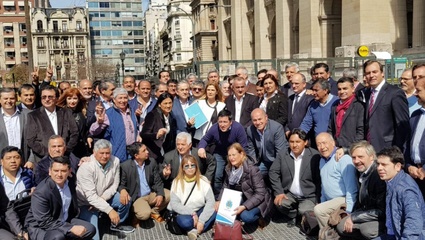 Intendentes todo el país le reclamaron a Macri la restitución del Fondo Sojero