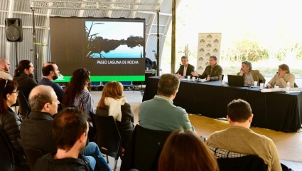 Fernando Gray presentó los avances en la gestión del humedal Laguna de Rocha