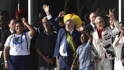 Jair Bolsonaro se negó al traspaso del mando Lula da Silva asumió en Brasil: quiénes le dieron la banda presidencial