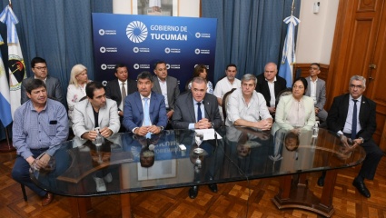 El gobernador de Tucumán Osvaldo Jaldo se corta del peronismo y sus diputados abandonan UxP