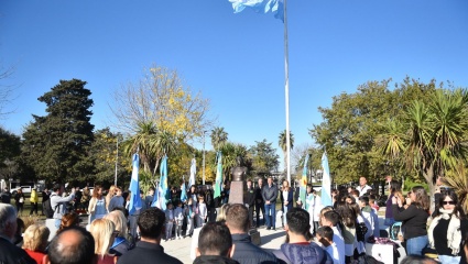 Garro participó del aniversario de City Bell y recorrió obras de la localidad