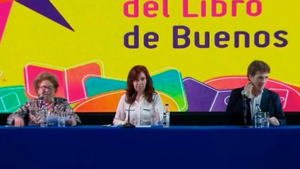 Con críticas al gobierno y en tono electoral, Cristina presentó su libro en La Rural