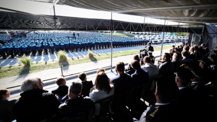Kicillof encabezó el egreso de casi 3.500 cadetes de la policía bonaerense: “Una inversión histórica”