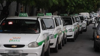 Taxistas presionan para que el Concejo apruebe un aumento de tarifas
