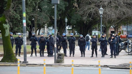 Liberaron a los dos militantes detenidos en La Plata tras un operativo policial contra vendedores ambulantes