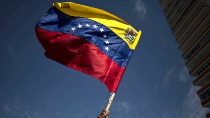 Venezuela: entre los intentos de intervención armada y la resolución de la crisis por vías democráticas