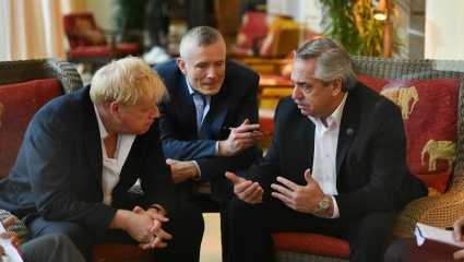 Alberto Fernández dialogó con Boris Johnson y descartó avances bilaterales sin negociaciones por Malvinas