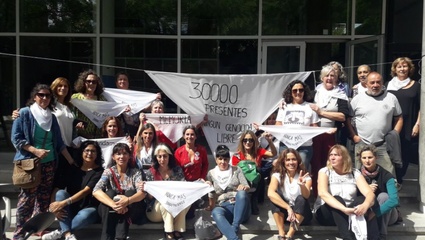 Funcionarios de Vidal borraron pañuelos de las madres pintados en Desarrollo Social por el día de la memoria