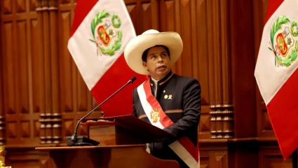 Pedro Castillo se presenta en el Congreso ante el intento de destitución