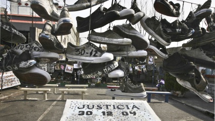 Movilización a 17 años de la tragedia de Cromañón: "Las zapatillas siguen marchando"
