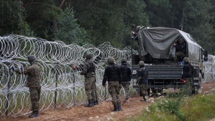 Polonia desplegará tanques en la frontera oriental para evitar el arribo de inmigrantes bielorrusos