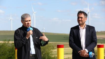 YPF acelera en energías alternativas: inauguró parque eólico y anunció construcción de la primera planta de litio