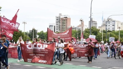 Los médicos en pie de protesta ante el Gobierno de Kicillof