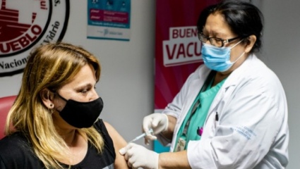 Los bonaerenses menores de 40 empiezan a ser vacunados antes de fin de mes