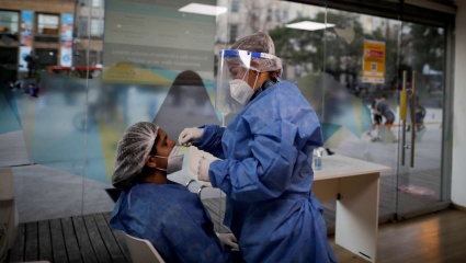 Por primera vez, Argentina superó los 50.000 casos diarios de coronavirus