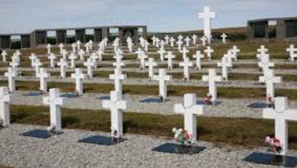 Malvinas: 5 combatientes caídos platenses fueron identificados y sus familiares viajaron a homenajearlos