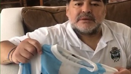 "Vamos a ganarle al hambre": Diego Maradona lanzó una subasta solidaria para un merendero de José C. Paz